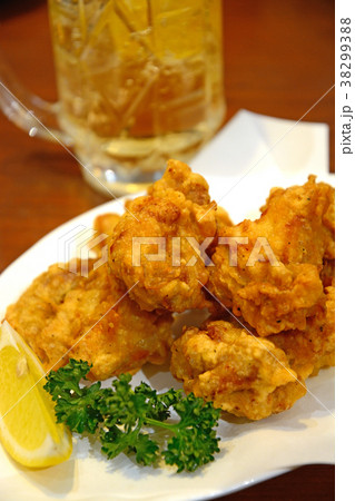 おいしい鶏唐揚とハイボール 38299388