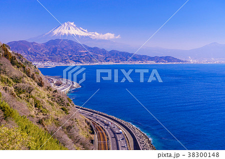 （静岡県）薩埵峠から見る富士山 38300148