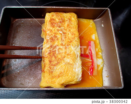 カニカマ入り厚焼き玉子の料理シーン カニカマ入り厚焼き玉子の料理シーン 38300342