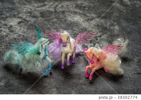 three pegasus horse toys 38302774