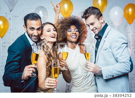 Group of party people celebrating with drinks Group of party people celebrating with drinks 38304252