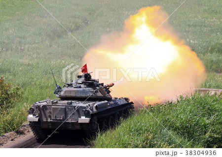 74式戦車　射撃 38304936