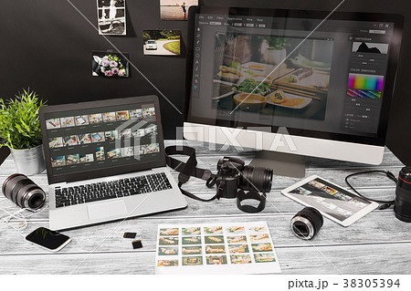 Photographers computer with photo edit programs. 38305394