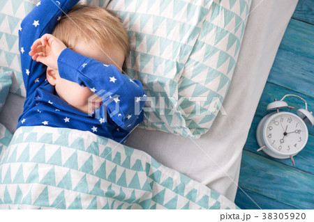 One year old baby crying 38305920