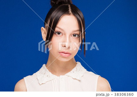 Girl with make-up Girl with make-up 38306360