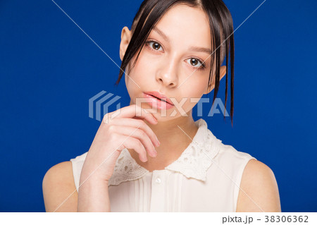 Girl with make-up 38306362
