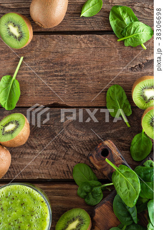 Kiwi smoothie drink of spinach leaves Kiwi smoothie drink of spinach leaves 38306698