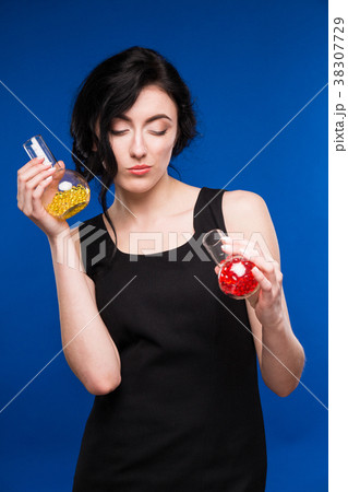 girl with pills 38307729