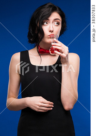 girl with pills 38307833