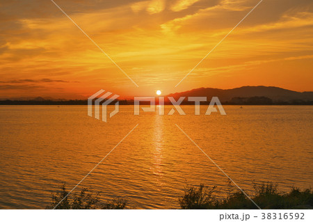 琵琶湖の朝ぼらけの写真素材