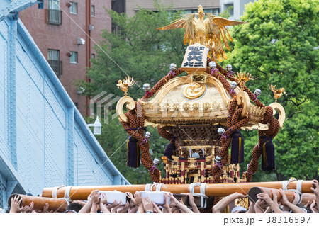 富岡八幡宮例大祭神輿 永代橋 富岡八幡宮例大祭神輿 永代橋 38316597