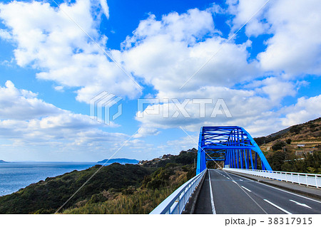 トリコロールの橋(青:四谷河内橋) ながさきサンセットロード 【長崎県長崎市外海町】 トリコロールの橋(青:四谷河内橋) ながさきサンセットロード 【長崎県長崎市外海町】 38317915