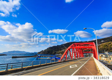 トリコロールの橋(赤:新神浦橋) ながさきサンセットロード 【長崎県長崎市外海町】 トリコロールの橋(赤:新神浦橋) ながさきサンセットロード 【長崎県長崎市外海町】 38318029