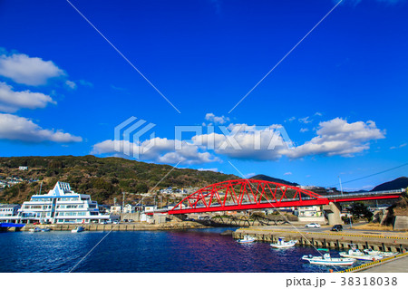 トリコロールの橋（赤：新神浦橋）　ながさきサンセットロード　【長崎県長崎市外海町】 38318038
