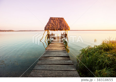 Peten lake 38318655