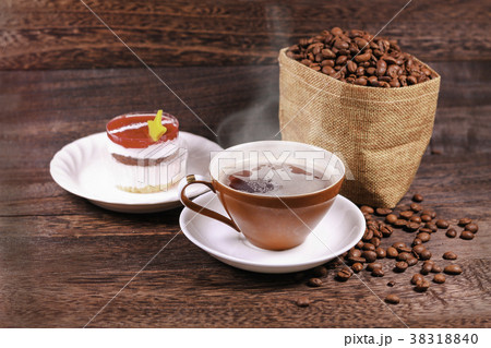 Cup of black coffee and coffee beans with jelly Cup of black coffee and coffee beans with jelly 38318840