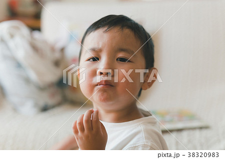 3 years old 38320983