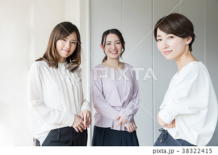 女性グループ 38322415
