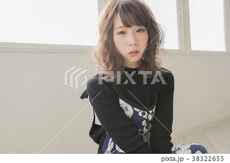 巻き髪 ボブスタイル 日本人 女性の写真素材