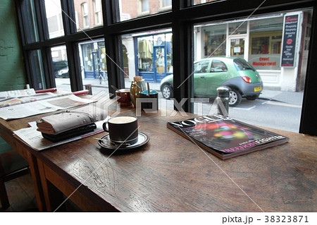 〔ロンドン〕カフェ 窓辺 〔ロンドン〕カフェ 窓辺 38323871