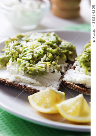 Avocado sandwich with cottage cheese Avocado sandwich with cottage cheese 38324209