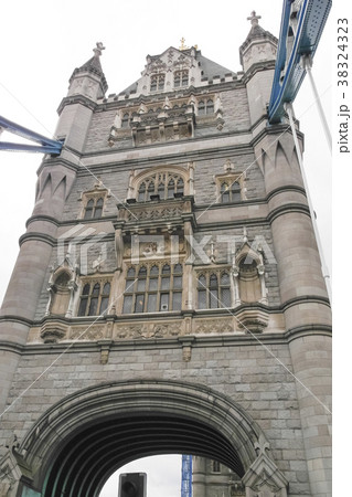 〔ロンドン〕 タワーブリッジ 38324323