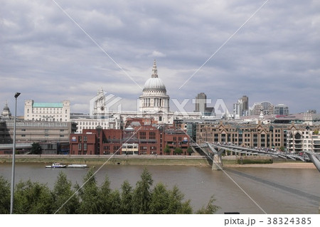 〔ロンドン〕クイーンビクトリア記念碑 〔ロンドン〕クイーンビクトリア記念碑 38324385