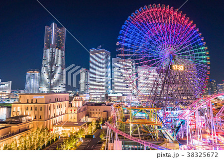 神奈川県 横浜みなとみらい 全館ライトアップ夜景の写真素材