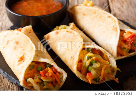 Indian street vegetarian food 38325952