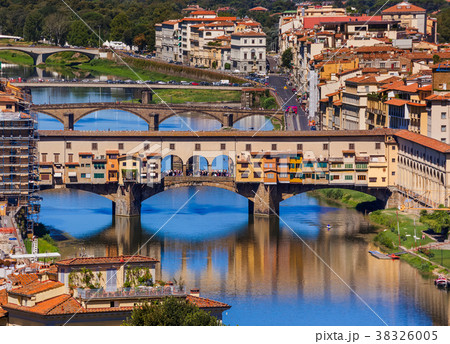 Bridge Ponte Vecchio in Florence - Italy Bridge Ponte Vecchio in Florence - Italy 38326005