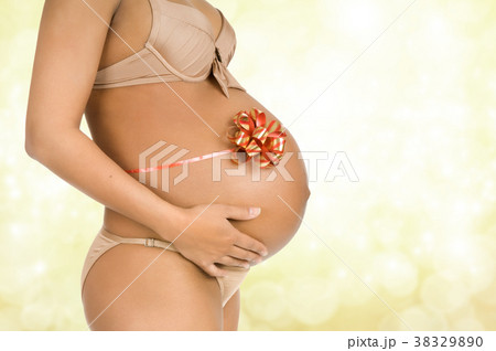 big stomach pregnant girl 38329890