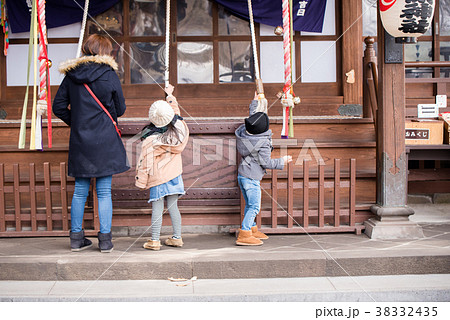 家族でお参り 家族でお参り 38332435