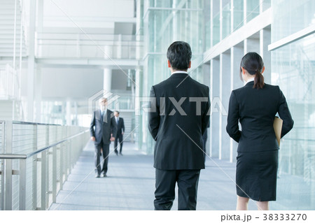 ビジネスマン　幹部社員　社長イメージ　会長　ビジネスイメージ 38333270