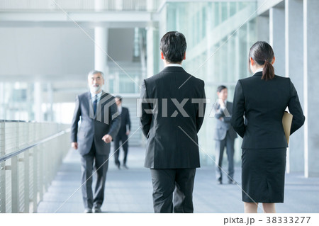ビジネスマン　幹部社員　社長イメージ　会長　ビジネスイメージ 38333277