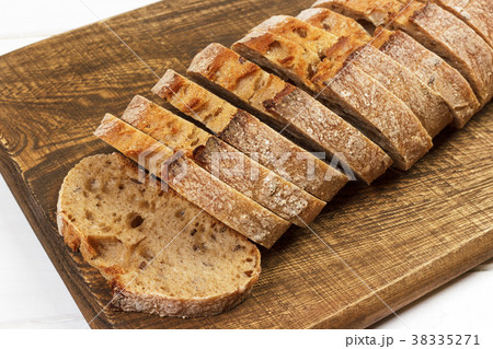 fragrant crispy slices of rye bread 38335271