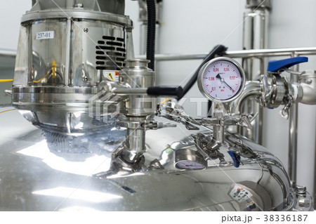 pressure meter on big steel tank 38336187