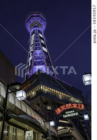通天閣本通りから見た夜の通天閣 通天閣本通りから見た夜の通天閣 38340957