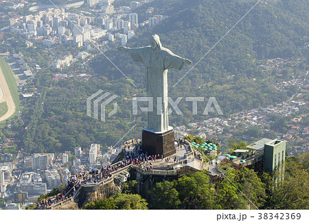 リオデジャネイロ コルコバードのキリスト像空撮の写真素材