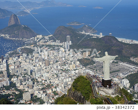 リオデジャネイロ コルコバードのキリスト像 空撮の写真素材