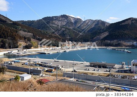 防潮堤工事の進む石巻の漁港 38344284