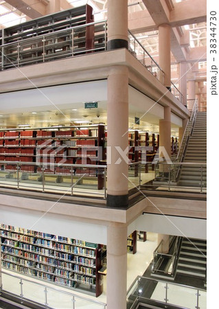 オマーンのスルターン・カーブース大学図書館 38344730