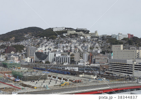 再開発中の長崎駅と立山 38344837