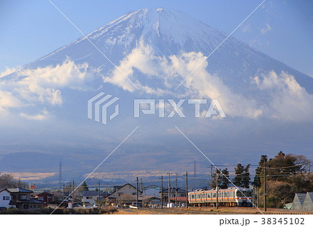 冬の御殿場線と富士山 冬の御殿場線と富士山 38345102