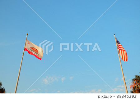 海外限定 国旗 カリフォルニア州 州旗 アメリカ合衆国 USA 米国 特大フラッグ アメリカ国旗 カリフォルニア州旗の写真素材 [38345292] - PIXTA