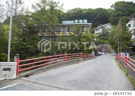 増富ラジウム温泉　温泉街の風景 38345730