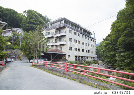 増富ラジウム温泉　温泉街の風景 38345731