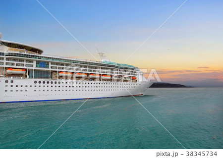 Luxury cruise ship sailing to port on sunrise Luxury cruise ship sailing to port on sunrise 38345734