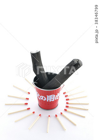 マッチと木炭とバケツ 38346799