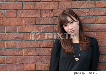 若い女性のポートレート 38347368
