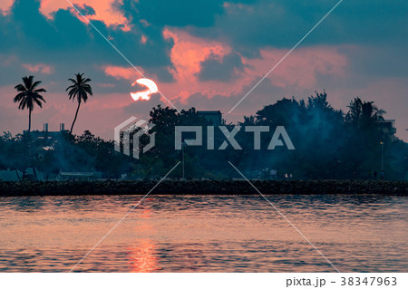 maldives rubbish island garbage plastic on flame maldives rubbish island garbage plastic on flame 38347963